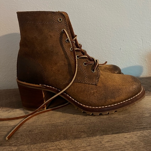 Frye Sabrina 6g lace up booties size 8.5 - Picture 5 of 10